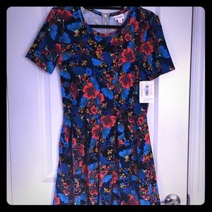 NWT Beautiful Flower Amelia